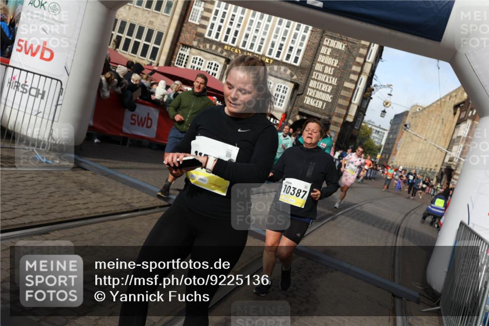 05.10.2025 - 20. swb-Marathon Bremen Yannick Fuchs http://msf.ph/oto/9225136 05.10.2025 10:56:35 Ziel 9424, 9783, 9790, 9932, 10005, 10028, 10179, 10191, 10387, 10424, 10546, 10590, 10648, 11253, 11571, 11662, 11723 meine-sportfotos.de