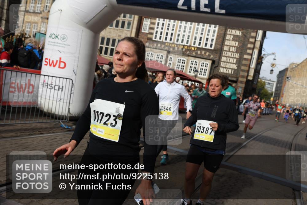 05.10.2025 - 20. swb-Marathon Bremen Yannick Fuchs http://msf.ph/oto/9225138 05.10.2025 10:56:36 Ziel 9424, 9783, 9790, 9932, 10005, 10028, 10179, 10387, 10546, 10590, 10648, 11100, 11253, 11571, 11662, 11723 meine-sportfotos.de