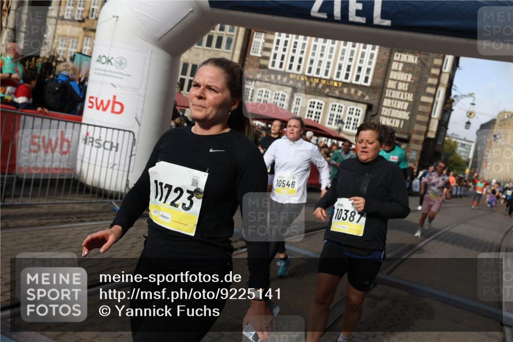 05.10.2025 - 20. swb-Marathon Bremen Yannick Fuchs http://msf.ph/oto/9225141 05.10.2025 10:56:36 Ziel 9424, 9783, 9790, 9932, 10005, 10028, 10179, 10387, 10546, 10590, 10648, 11100, 11253, 11571, 11662, 11723 meine-sportfotos.de