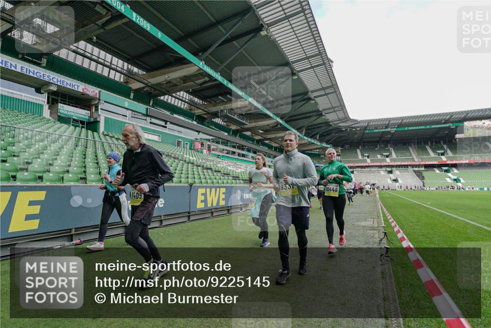 05.10.2025 - 20. swb-Marathon Bremen Michael Burmester http://msf.ph/oto/9225145 05.10.2025 10:38:48 Laufen im Stadion 7788, 8123, 8574, 9182, 9184, 9229, 9235, 9269, 9300, 9322, 9324, 9331, 9335, 9379, 9394, 9398, 9409, 9432, 9498, 9647, 9660, 9684, 9707, 9750, 9752, 9771, 9782, 9846, 9890, 9915, 9927, 9940, 9978, 9998, 10033, 10106, 10130, 10142, 10167, 10205, 10213, 10255, 10278, 10297, 10404, 10405, 10437, 10439, 10446, 10478, 10483, 10498, 10511, 10529, 10530, 10551, 10595, 10598, 10623, 10678, 10734, 10803, 10804, 10825, 10853, 9189, 9210, 9468, 9486, 9813, 9858, 10056, 10098 meine-sportfotos.de