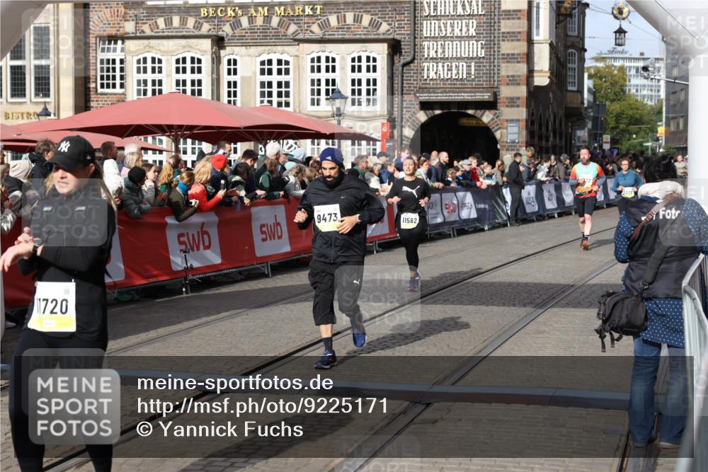 05.10.2025 - 20. swb-Marathon Bremen Yannick Fuchs http://msf.ph/oto/9225171 05.10.2025 10:59:52 Ziel 9473, 10420, 11582, 11720 meine-sportfotos.de