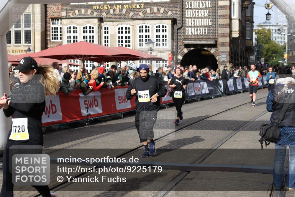 05.10.2025 - 20. swb-Marathon Bremen Yannick Fuchs http://msf.ph/oto/9225179 05.10.2025 10:59:52 Ziel 9473, 10420, 11582, 11720 meine-sportfotos.de