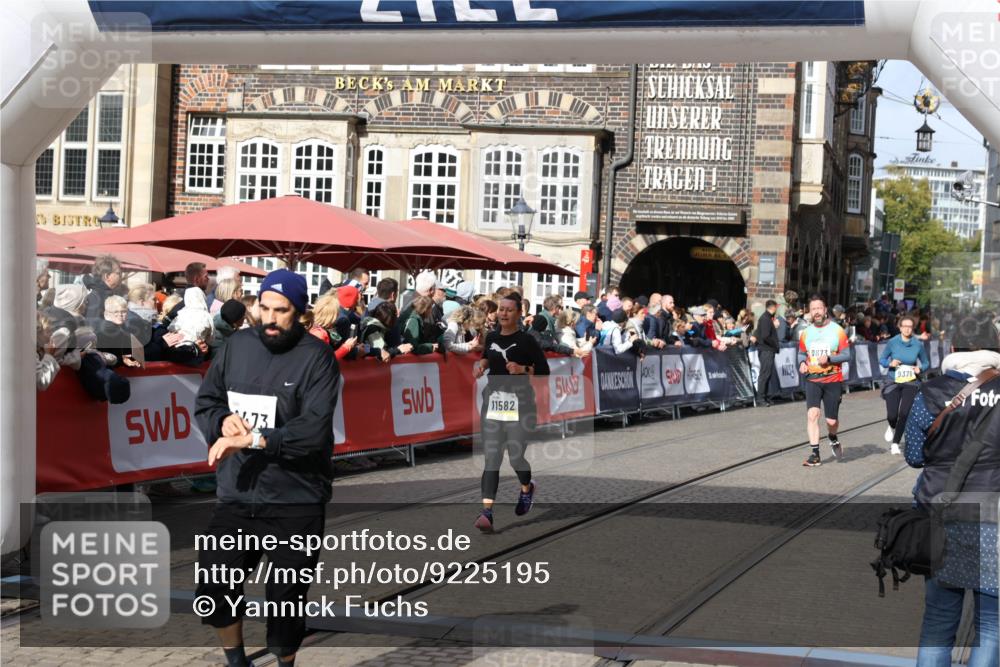 05.10.2025 - 20. swb-Marathon Bremen Yannick Fuchs http://msf.ph/oto/9225195 05.10.2025 10:59:53 Ziel 9473, 9673, 10420, 11582, 11720 meine-sportfotos.de