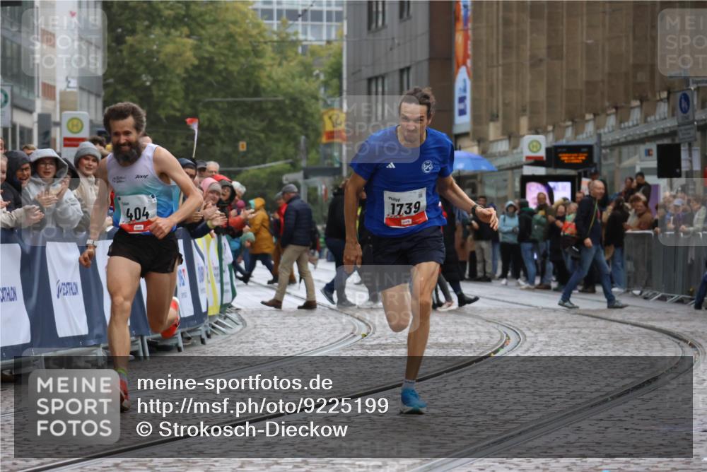 05.10.2025 - 20. swb-Marathon Bremen Strokosch-Dieckow http://msf.ph/oto/9225199 05.10.2025 12:17:49 Ziel 404, 1739 meine-sportfotos.de