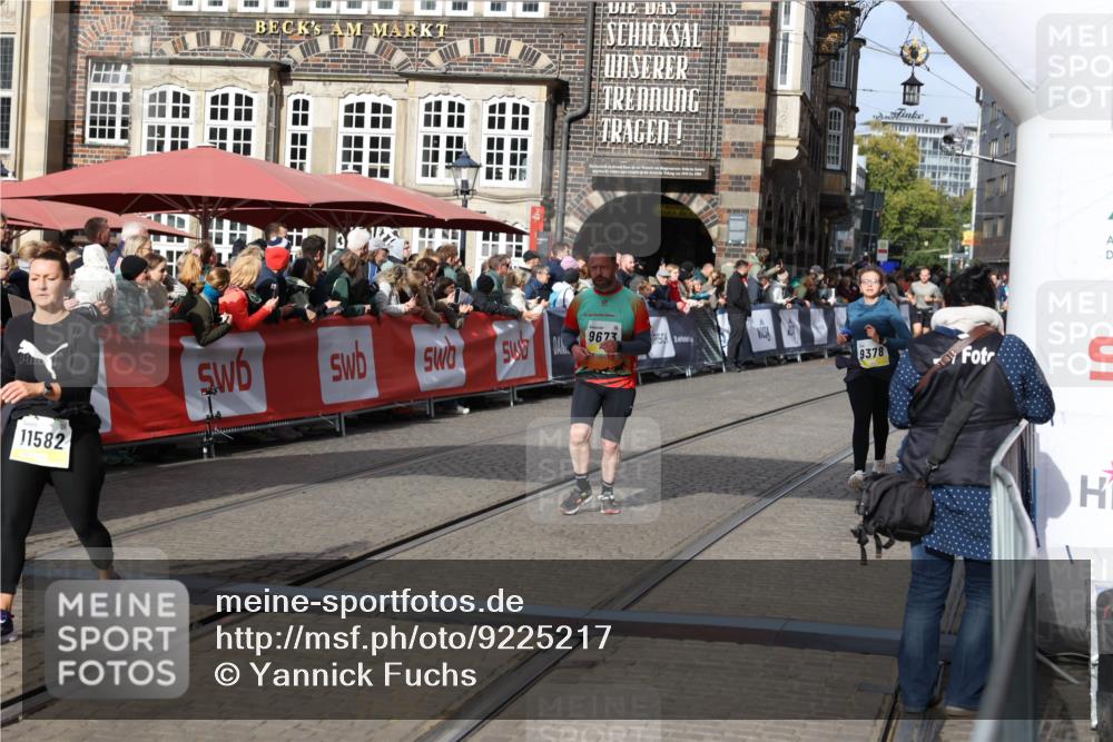 05.10.2025 - 20. swb-Marathon Bremen Yannick Fuchs http://msf.ph/oto/9225217 05.10.2025 10:59:55 Ziel 9378, 9473, 9673, 10420, 11582, 11720 meine-sportfotos.de