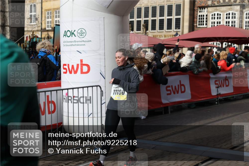 05.10.2025 - 20. swb-Marathon Bremen Yannick Fuchs http://msf.ph/oto/9225218 05.10.2025 10:56:40 Ziel 9547, 9790, 9886, 9932, 10005, 10008, 10042, 10179, 10387, 10546, 10648, 10971, 11100, 11253, 11260, 11571, 11691 meine-sportfotos.de