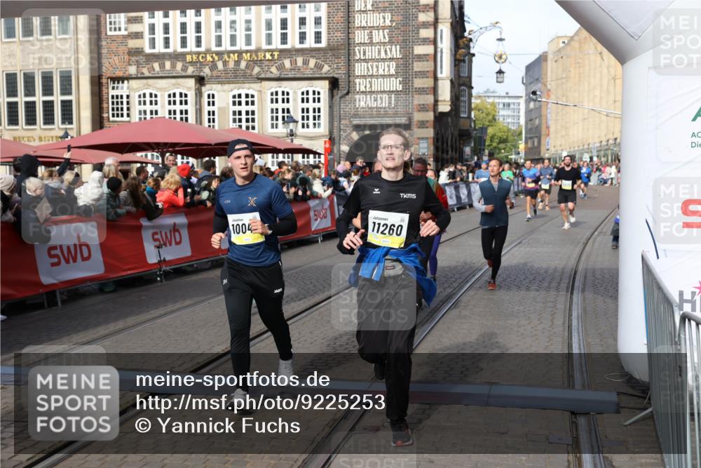 05.10.2025 - 20. swb-Marathon Bremen Yannick Fuchs http://msf.ph/oto/9225253 05.10.2025 10:56:42 Ziel 9547, 9790, 9886, 10005, 10008, 10042, 10179, 10648, 10971, 11100, 11253, 11260, 11571, 11691 meine-sportfotos.de
