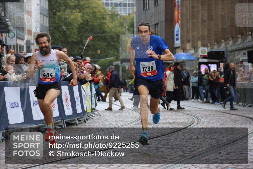 05.10.2025 - 20. swb-Marathon Bremen Strokosch-Dieckow http://msf.ph/oto/9225255 05.10.2025 12:17:49 Ziel 404, 1739 meine-sportfotos.de