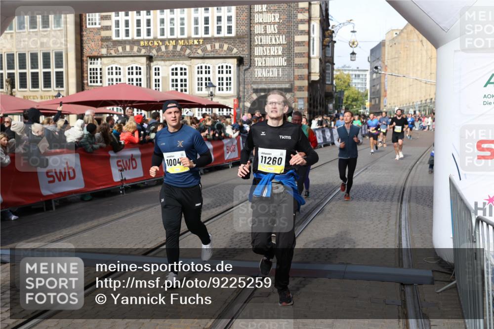 05.10.2025 - 20. swb-Marathon Bremen Yannick Fuchs http://msf.ph/oto/9225259 05.10.2025 10:56:42 Ziel 9547, 9790, 9886, 10005, 10008, 10042, 10179, 10648, 10971, 11100, 11253, 11260, 11571, 11691 meine-sportfotos.de