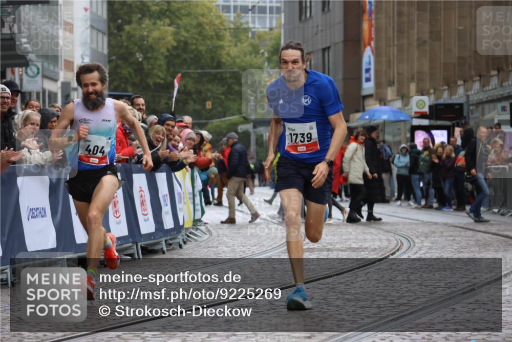 05.10.2025 - 20. swb-Marathon Bremen Strokosch-Dieckow http://msf.ph/oto/9225269 05.10.2025 12:17:49 Ziel 404, 1739 meine-sportfotos.de