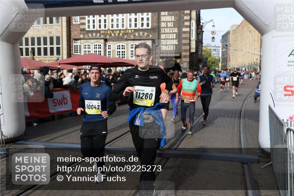 05.10.2025 - 20. swb-Marathon Bremen Yannick Fuchs http://msf.ph/oto/9225273 05.10.2025 10:56:42 Ziel 9547, 9790, 9886, 10005, 10008, 10042, 10179, 10648, 10971, 11100, 11253, 11260, 11571, 11691 meine-sportfotos.de