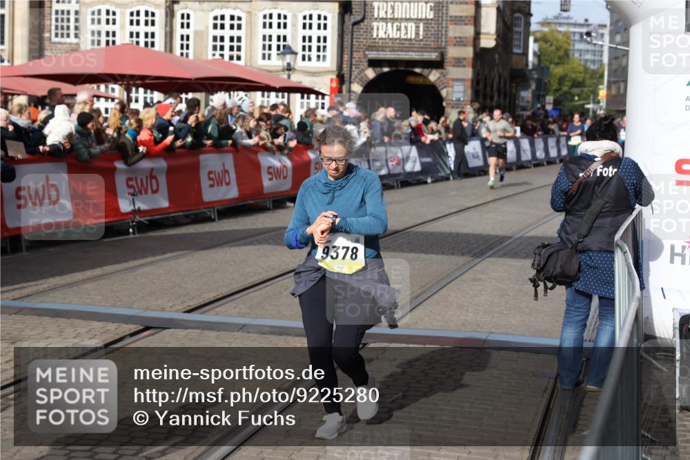 05.10.2025 - 20. swb-Marathon Bremen Yannick Fuchs http://msf.ph/oto/9225280 05.10.2025 10:59:59 Ziel 9378, 9473, 9673, 11582 meine-sportfotos.de