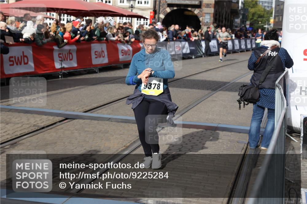 05.10.2025 - 20. swb-Marathon Bremen Yannick Fuchs http://msf.ph/oto/9225284 05.10.2025 10:59:59 Ziel 9378, 9473, 9673, 11582 meine-sportfotos.de