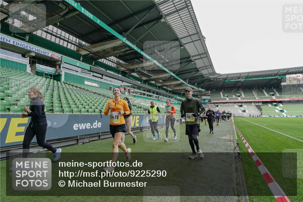 05.10.2025 - 20. swb-Marathon Bremen Michael Burmester http://msf.ph/oto/9225290 05.10.2025 10:39:24 Laufen im Stadion 7199, 7654, 7788, 7789, 7979, 8123, 9002, 9180, 9186, 9224, 9225, 9228, 9229, 9269, 9300, 9315, 9324, 9325, 9379, 9394, 9398, 9419, 9515, 9523, 9610, 9628, 9644, 9660, 9668, 9713, 9765, 9780, 9782, 9850, 9908, 9927, 9944, 9998, 10018, 10021, 10025, 10106, 10142, 10207, 10213, 10238, 10255, 10258, 10289, 10371, 10374, 10405, 10426, 10462, 10483, 10498, 10529, 10531, 10551, 10557, 10567, 10587, 10597, 10623, 10734, 10749, 10853, 9182, 9184, 9300, 9394 meine-sportfotos.de