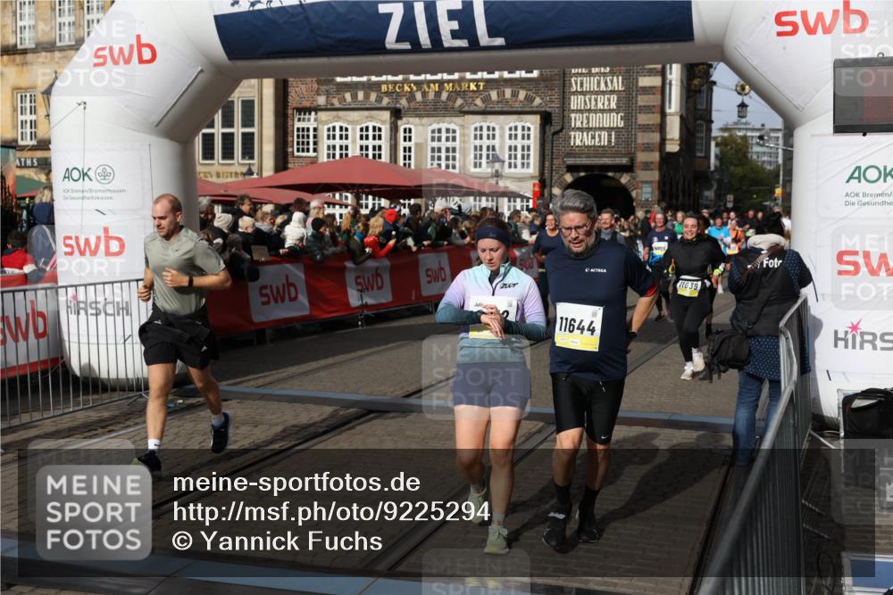 05.10.2025 - 20. swb-Marathon Bremen Yannick Fuchs http://msf.ph/oto/9225294 05.10.2025 11:00:06 Ziel 9005, 9381, 9604, 9612, 10290, 10291, 10311, 11444, 11639, 11644 meine-sportfotos.de