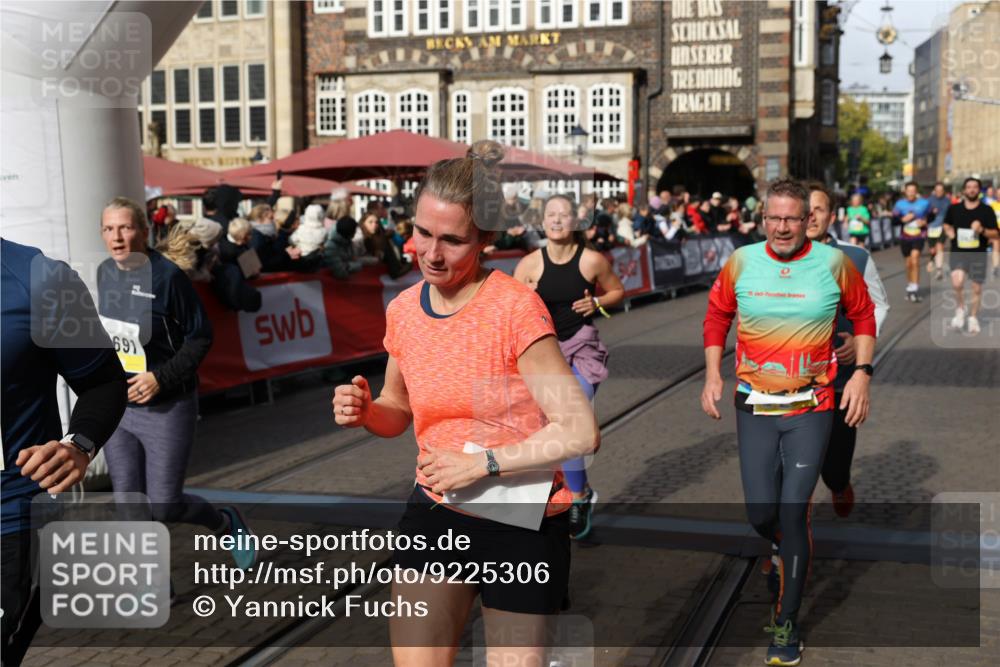 05.10.2025 - 20. swb-Marathon Bremen Yannick Fuchs http://msf.ph/oto/9225306 05.10.2025 10:56:44 Ziel 8118, 9547, 9886, 10008, 10042, 10648, 10971, 11100, 11253, 11260, 11475, 11571, 11691 meine-sportfotos.de
