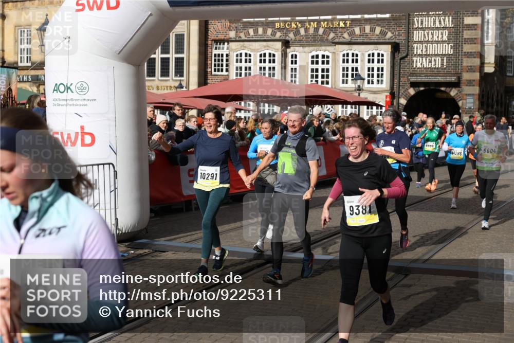 05.10.2025 - 20. swb-Marathon Bremen Yannick Fuchs http://msf.ph/oto/9225311 05.10.2025 11:00:08 Ziel 9005, 9381, 9604, 9612, 9666, 10138, 10290, 10291, 10311, 10572, 11266, 11444, 11639, 11644 meine-sportfotos.de