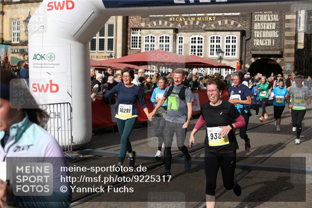 05.10.2025 - 20. swb-Marathon Bremen Yannick Fuchs http://msf.ph/oto/9225317 05.10.2025 11:00:08 Ziel 9005, 9381, 9604, 9612, 9666, 10138, 10290, 10291, 10311, 10572, 11266, 11444, 11639, 11644 meine-sportfotos.de
