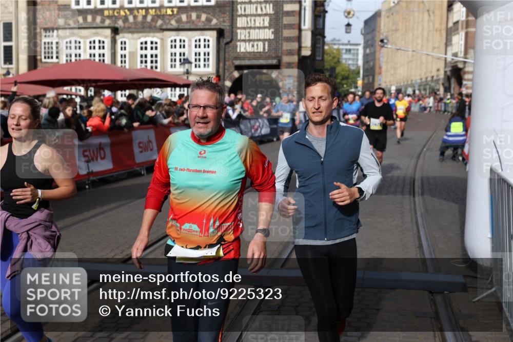 05.10.2025 - 20. swb-Marathon Bremen Yannick Fuchs http://msf.ph/oto/9225323 05.10.2025 10:56:44 Ziel 8118, 9547, 9886, 10008, 10042, 10648, 10971, 11100, 11253, 11260, 11475, 11571, 11691 meine-sportfotos.de