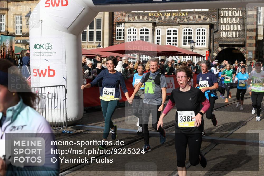 05.10.2025 - 20. swb-Marathon Bremen Yannick Fuchs http://msf.ph/oto/9225324 05.10.2025 11:00:08 Ziel 9005, 9381, 9604, 9612, 9666, 10138, 10290, 10291, 10311, 10572, 11266, 11444, 11639, 11644 meine-sportfotos.de