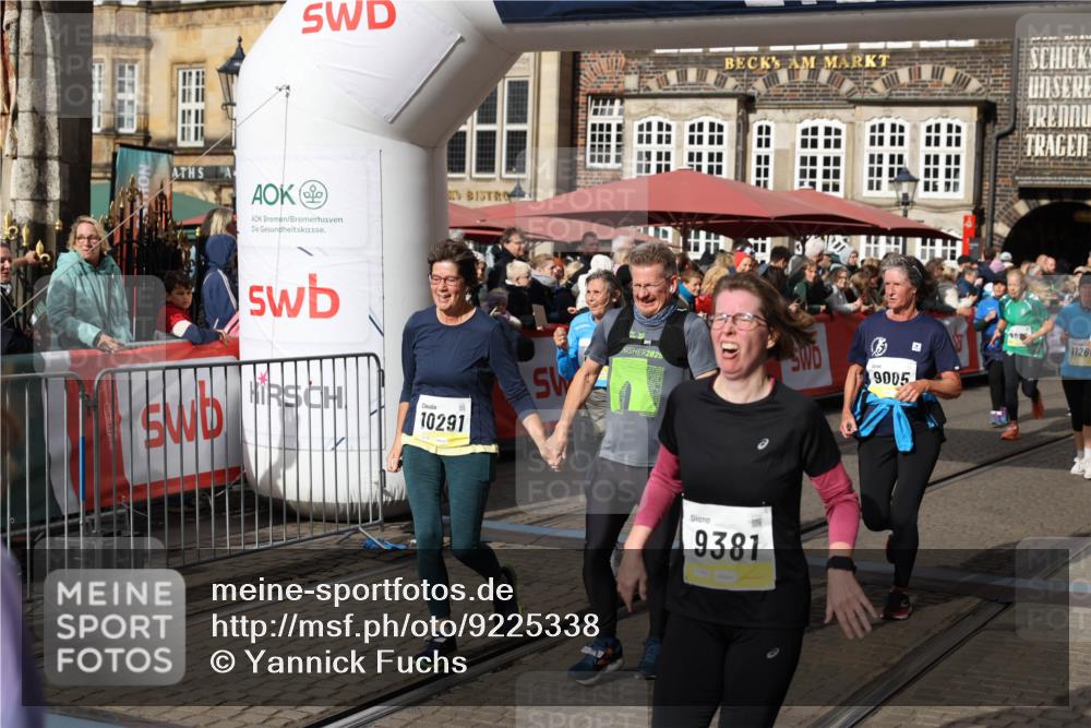 05.10.2025 - 20. swb-Marathon Bremen Yannick Fuchs http://msf.ph/oto/9225338 05.10.2025 11:00:09 Ziel 9005, 9381, 9604, 9611, 9612, 9666, 10138, 10290, 10291, 10311, 10572, 11026, 11266, 11444, 11639, 11644 meine-sportfotos.de
