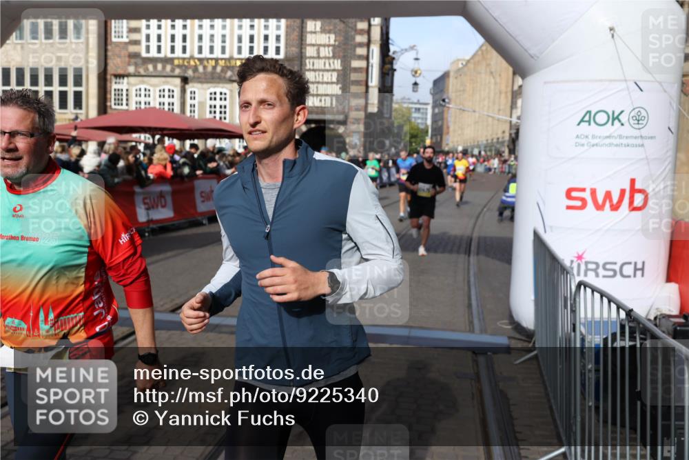 05.10.2025 - 20. swb-Marathon Bremen Yannick Fuchs http://msf.ph/oto/9225340 05.10.2025 10:56:45 Ziel 8118, 9547, 9886, 10008, 10042, 10971, 11100, 11260, 11475, 11691 meine-sportfotos.de