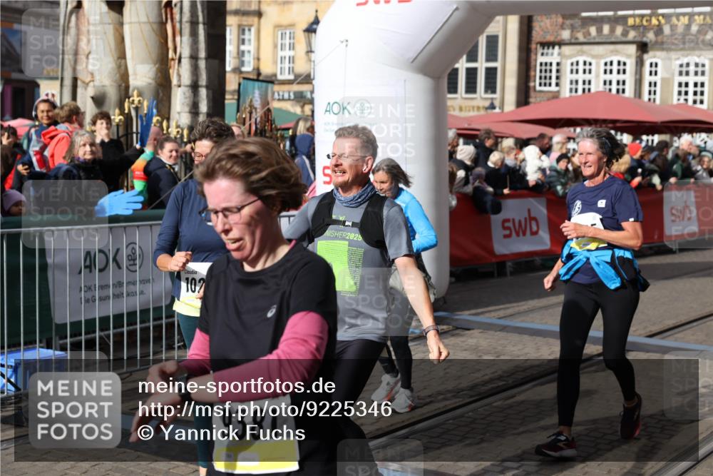 05.10.2025 - 20. swb-Marathon Bremen Yannick Fuchs http://msf.ph/oto/9225346 05.10.2025 11:00:10 Ziel 9005, 9381, 9603, 9604, 9611, 9612, 9666, 10138, 10290, 10291, 10311, 10572, 11026, 11266, 11444, 11639, 11644 meine-sportfotos.de