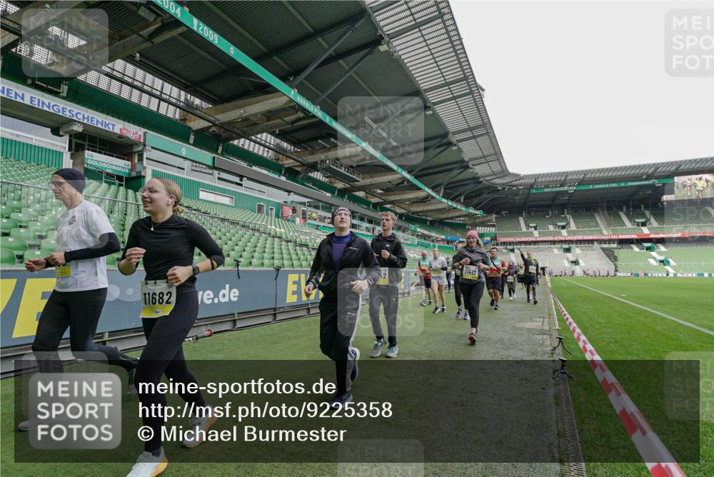 05.10.2025 - 20. swb-Marathon Bremen Michael Burmester http://msf.ph/oto/9225358 05.10.2025 10:39:39 Laufen im Stadion 7199, 7654, 7779, 7788, 7789, 7979, 8123, 9002, 9180, 9186, 9220, 9224, 9225, 9228, 9286, 9315, 9325, 9419, 9515, 9523, 9610, 9628, 9644, 9661, 9662, 9668, 9713, 9765, 9780, 9786, 9850, 9901, 9908, 9944, 9998, 10018, 10021, 10025, 10157, 10185, 10192, 10207, 10238, 10255, 10258, 10289, 10371, 10374, 10422, 10426, 10451, 10462, 10498, 10531, 10557, 10567, 10587, 10597, 10603, 10604, 10619, 10749, 9182, 9229, 9269, 9300, 9324, 9379, 9394 meine-sportfotos.de
