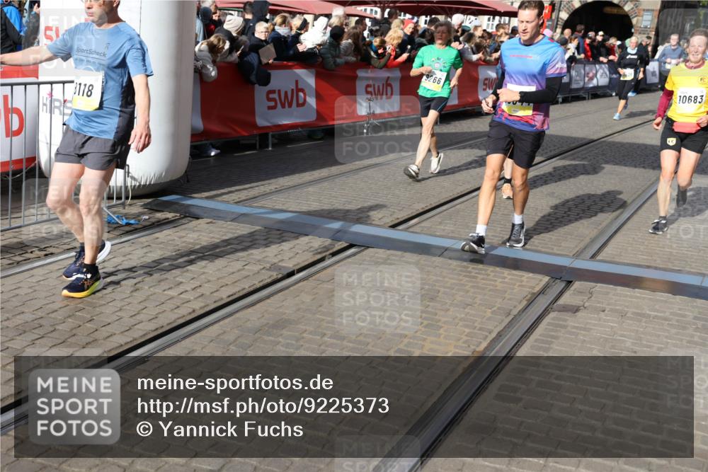05.10.2025 - 20. swb-Marathon Bremen Yannick Fuchs http://msf.ph/oto/9225373 05.10.2025 10:56:49 Ziel 8118, 9266, 9547, 9886, 10008, 10059, 10644, 10683, 10971, 11475, 11691 meine-sportfotos.de