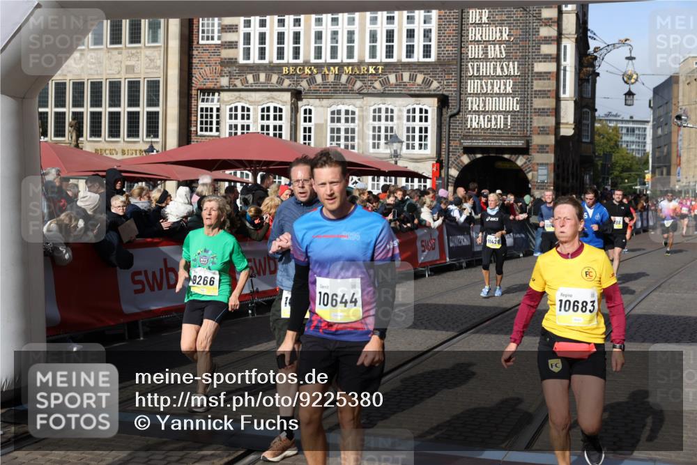 05.10.2025 - 20. swb-Marathon Bremen Yannick Fuchs http://msf.ph/oto/9225380 05.10.2025 10:56:50 Ziel 8118, 9266, 9886, 10008, 10059, 10644, 10683, 10971, 11426, 11475, 11734 meine-sportfotos.de