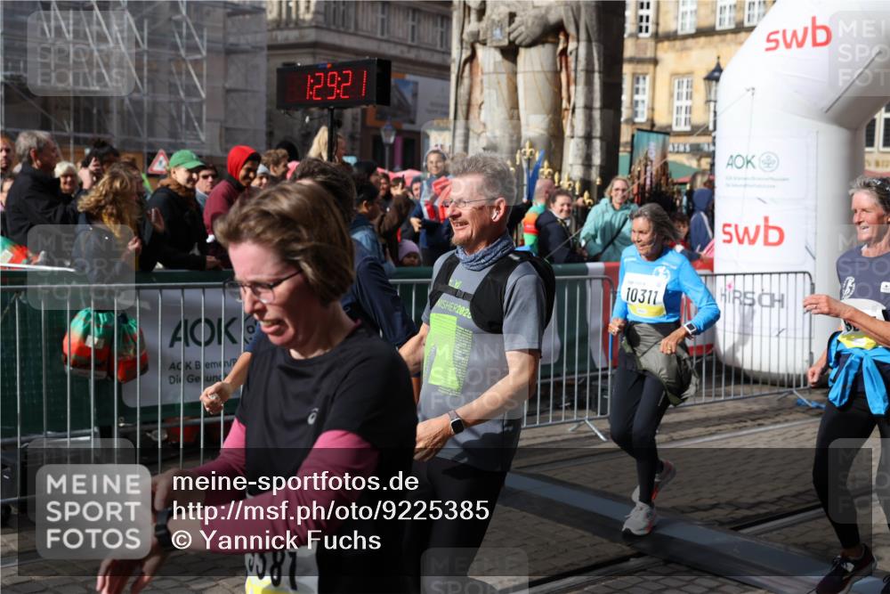 05.10.2025 - 20. swb-Marathon Bremen Yannick Fuchs http://msf.ph/oto/9225385 05.10.2025 11:00:10 Ziel 9005, 9381, 9603, 9604, 9611, 9612, 9666, 10138, 10290, 10291, 10311, 10572, 11026, 11266, 11444, 11639, 11644 meine-sportfotos.de