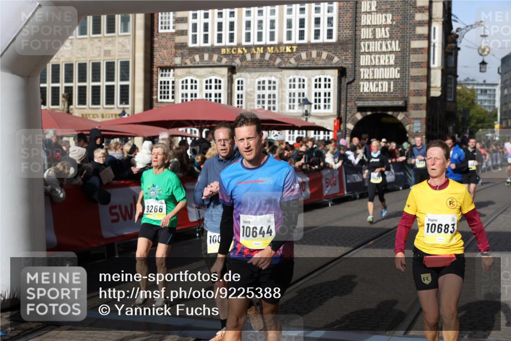05.10.2025 - 20. swb-Marathon Bremen Yannick Fuchs http://msf.ph/oto/9225388 05.10.2025 10:56:50 Ziel 8118, 9266, 9886, 10008, 10059, 10644, 10683, 10971, 11426, 11475, 11734 meine-sportfotos.de