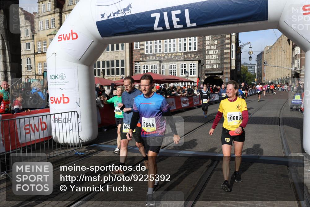 05.10.2025 - 20. swb-Marathon Bremen Yannick Fuchs http://msf.ph/oto/9225392 05.10.2025 10:56:51 Ziel 8118, 9188, 9266, 10059, 10644, 10683, 10845, 11426, 11475, 11734 meine-sportfotos.de