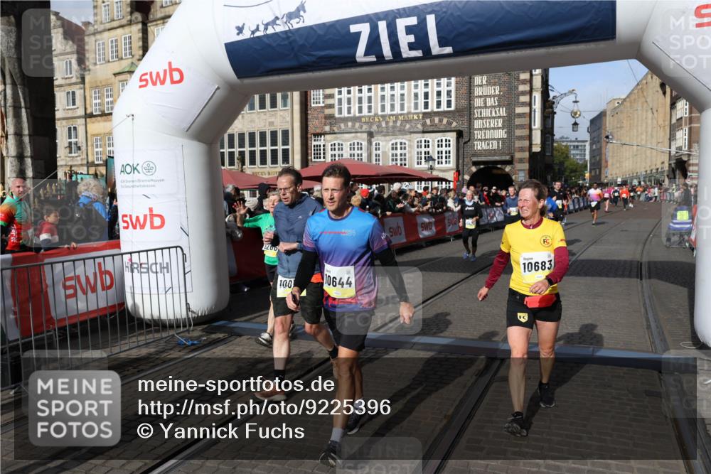05.10.2025 - 20. swb-Marathon Bremen Yannick Fuchs http://msf.ph/oto/9225396 05.10.2025 10:56:51 Ziel 8118, 9188, 9266, 10059, 10644, 10683, 10845, 11426, 11475, 11734 meine-sportfotos.de
