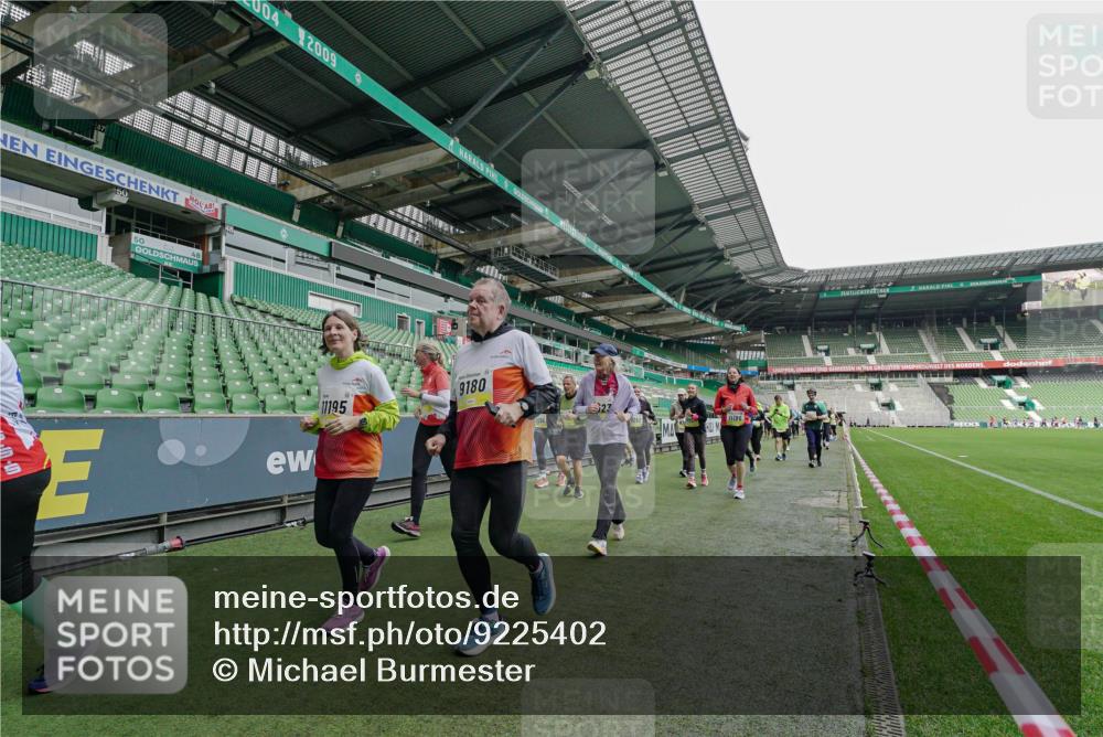 05.10.2025 - 20. swb-Marathon Bremen Michael Burmester http://msf.ph/oto/9225402 05.10.2025 10:39:47 Laufen im Stadion 7199, 7654, 7779, 7789, 7979, 9002, 9180, 9186, 9220, 9224, 9225, 9228, 9241, 9286, 9315, 9325, 9419, 9515, 9523, 9554, 9571, 9610, 9619, 9628, 9644, 9661, 9662, 9668, 9713, 9765, 9780, 9786, 9850, 9901, 9908, 9931, 9944, 9976, 10018, 10021, 10025, 10157, 10185, 10192, 10207, 10238, 10255, 10258, 10286, 10289, 10371, 10374, 10383, 10422, 10426, 10451, 10462, 10498, 10531, 10532, 10542, 10557, 10567, 10587, 10597, 10603, 10604, 10619, 10749, 9229, 9269, 9324, 9379 meine-sportfotos.de