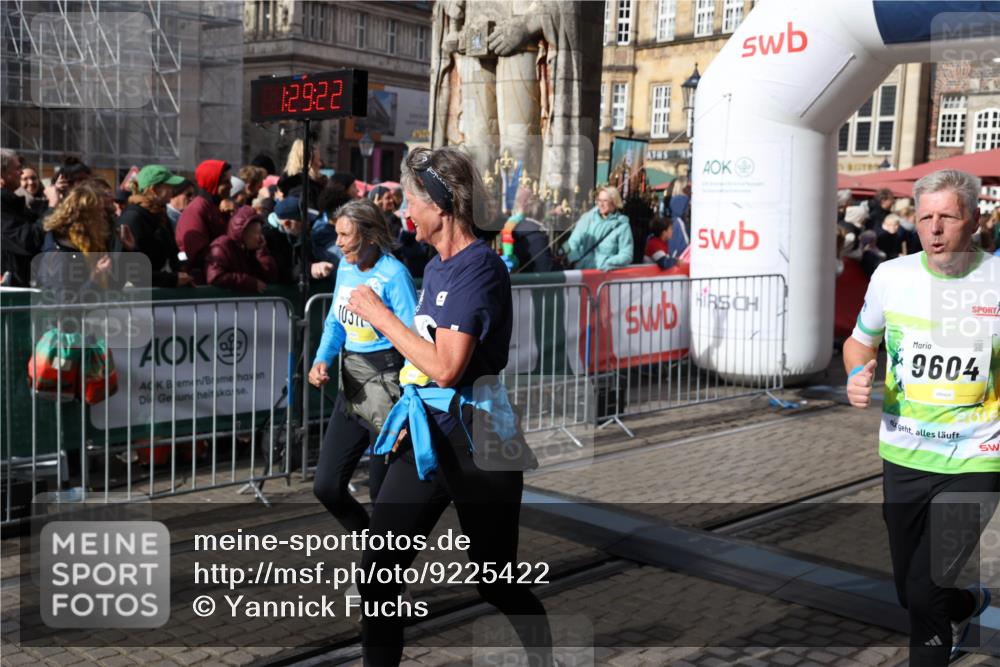 05.10.2025 - 20. swb-Marathon Bremen Yannick Fuchs http://msf.ph/oto/9225422 05.10.2025 11:00:11 Ziel 9005, 9381, 9603, 9604, 9611, 9666, 10138, 10290, 10291, 10311, 10489, 10572, 11026, 11266, 11444, 11639, 11644 meine-sportfotos.de