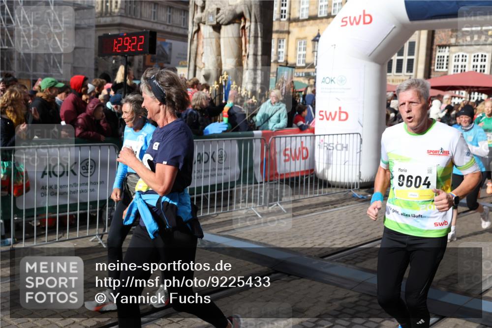 05.10.2025 - 20. swb-Marathon Bremen Yannick Fuchs http://msf.ph/oto/9225433 05.10.2025 11:00:11 Ziel 9005, 9381, 9603, 9604, 9611, 9666, 10138, 10290, 10291, 10311, 10489, 10572, 11026, 11266, 11444, 11639, 11644 meine-sportfotos.de