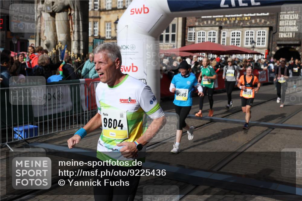 05.10.2025 - 20. swb-Marathon Bremen Yannick Fuchs http://msf.ph/oto/9225436 05.10.2025 11:00:12 Ziel 7621, 9005, 9381, 9603, 9604, 9611, 9666, 10138, 10290, 10291, 10311, 10489, 10572, 11026, 11125, 11266, 11600, 11639 meine-sportfotos.de
