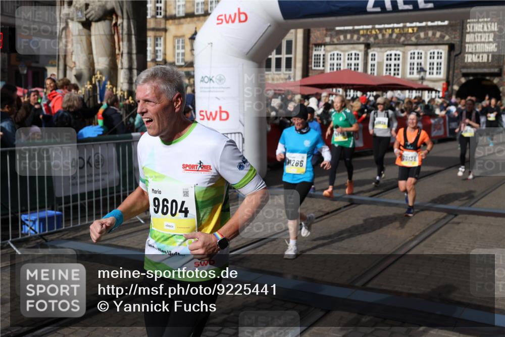 05.10.2025 - 20. swb-Marathon Bremen Yannick Fuchs http://msf.ph/oto/9225441 05.10.2025 11:00:12 Ziel 7621, 9005, 9381, 9603, 9604, 9611, 9666, 10138, 10290, 10291, 10311, 10489, 10572, 11026, 11125, 11266, 11600, 11639 meine-sportfotos.de