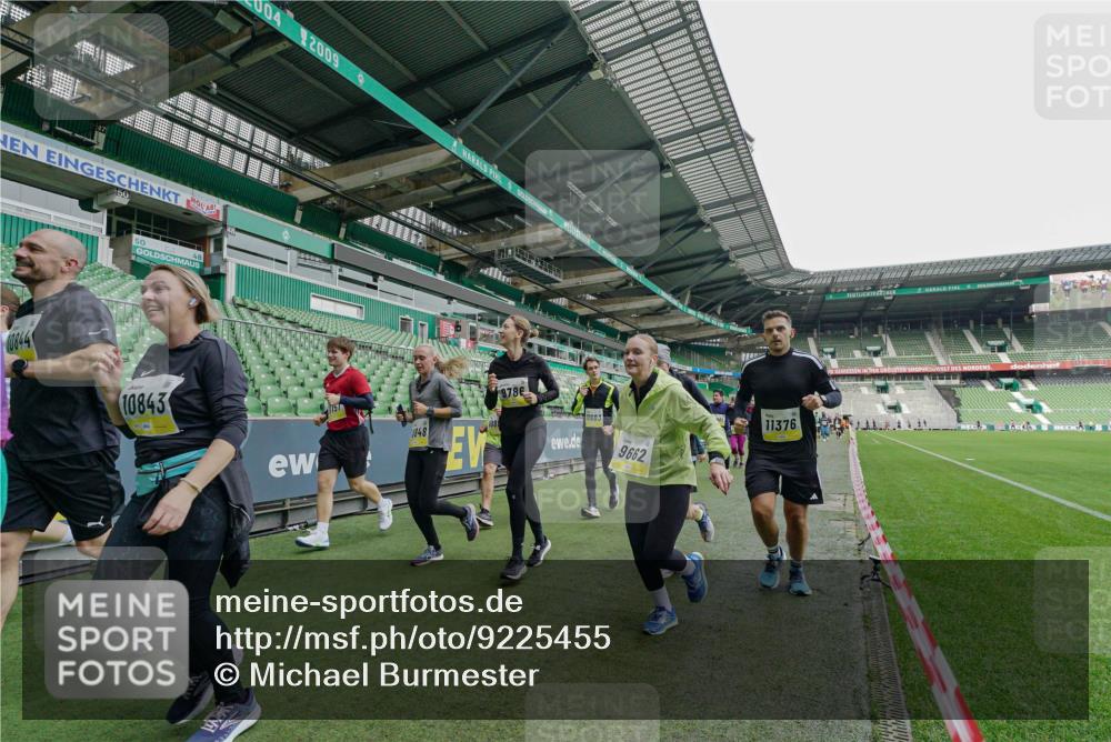 05.10.2025 - 20. swb-Marathon Bremen Michael Burmester http://msf.ph/oto/9225455 05.10.2025 10:40:00 Laufen im Stadion 7654, 7779, 7789, 7799, 7979, 9002, 9180, 9186, 9220, 9224, 9225, 9228, 9241, 9275, 9286, 9308, 9315, 9325, 9387, 9419, 9423, 9491, 9515, 9523, 9552, 9554, 9571, 9615, 9619, 9623, 9644, 9661, 9662, 9713, 9721, 9780, 9786, 9866, 9901, 9908, 9931, 9944, 9976, 10018, 10021, 10025, 10157, 10160, 10185, 10192, 10207, 10238, 10286, 10289, 10374, 10383, 10422, 10426, 10451, 10462, 10531, 10532, 10542, 10567, 10587, 10597, 10603, 10604, 10619, 10674, 10699, 10737, 10749 meine-sportfotos.de
