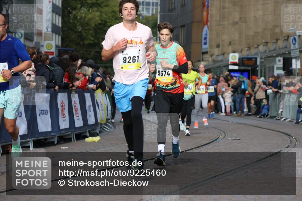 05.10.2025 - 20. swb-Marathon Bremen Strokosch-Dieckow http://msf.ph/oto/9225460 05.10.2025 10:48:47 Ziel 7414, 9255, 9261, 9482, 9674, 9729, 10047, 10799 meine-sportfotos.de