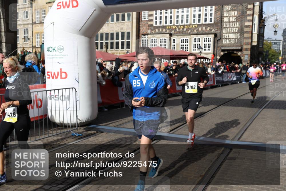 05.10.2025 - 20. swb-Marathon Bremen Yannick Fuchs http://msf.ph/oto/9225475 05.10.2025 10:56:54 Ziel 8118, 9188, 9266, 10059, 10145, 10644, 10683, 10845, 11426, 11675, 11734 meine-sportfotos.de