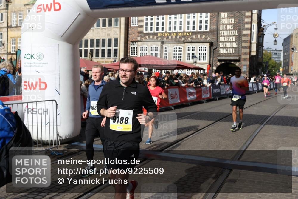 05.10.2025 - 20. swb-Marathon Bremen Yannick Fuchs http://msf.ph/oto/9225509 05.10.2025 10:56:55 Ziel 9188, 9266, 10059, 10145, 10644, 10683, 10845, 11426, 11675, 11734 meine-sportfotos.de