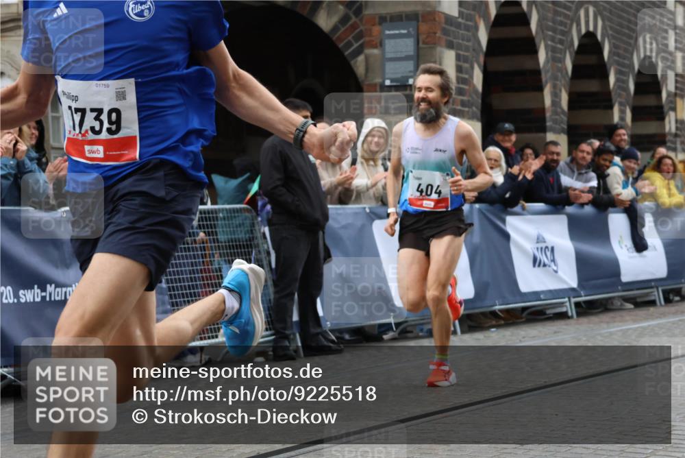 05.10.2025 - 20. swb-Marathon Bremen Strokosch-Dieckow http://msf.ph/oto/9225518 05.10.2025 12:17:51 Ziel 404, 1739 meine-sportfotos.de