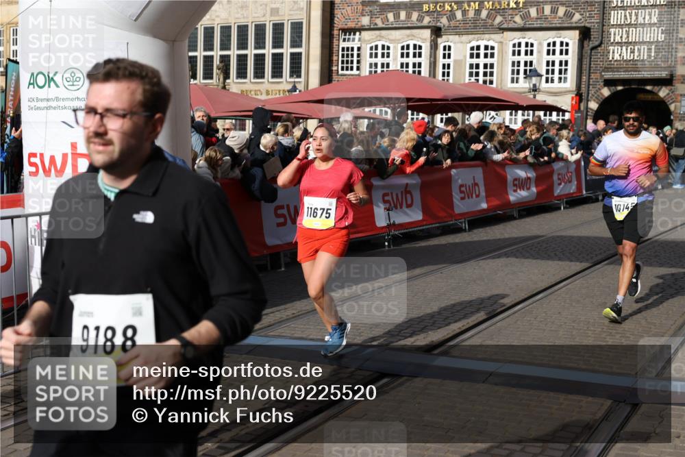 05.10.2025 - 20. swb-Marathon Bremen Yannick Fuchs http://msf.ph/oto/9225520 05.10.2025 10:56:56 Ziel 9188, 9266, 10059, 10145, 10644, 10683, 10845, 10924, 11426, 11675, 11734 meine-sportfotos.de
