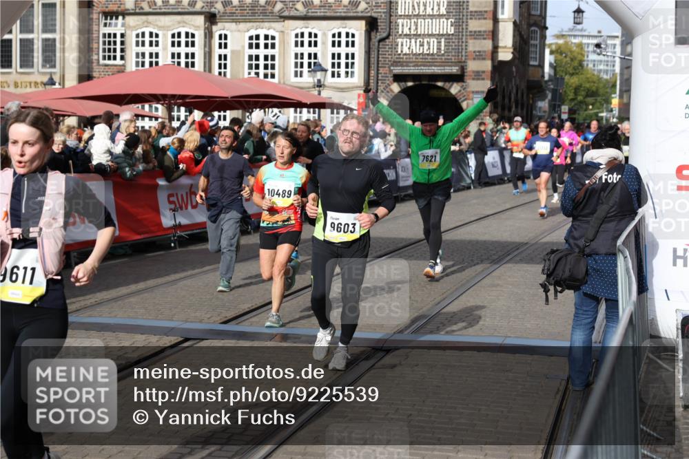 05.10.2025 - 20. swb-Marathon Bremen Yannick Fuchs http://msf.ph/oto/9225539 05.10.2025 11:00:14 Ziel 7621, 9005, 9381, 9603, 9604, 9611, 9666, 10138, 10290, 10291, 10311, 10489, 10572, 11026, 11125, 11266, 11600 meine-sportfotos.de