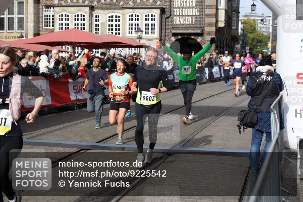 05.10.2025 - 20. swb-Marathon Bremen Yannick Fuchs http://msf.ph/oto/9225542 05.10.2025 11:00:14 Ziel 7621, 9005, 9381, 9603, 9604, 9611, 9666, 10138, 10290, 10291, 10311, 10489, 10572, 11026, 11125, 11266, 11600 meine-sportfotos.de