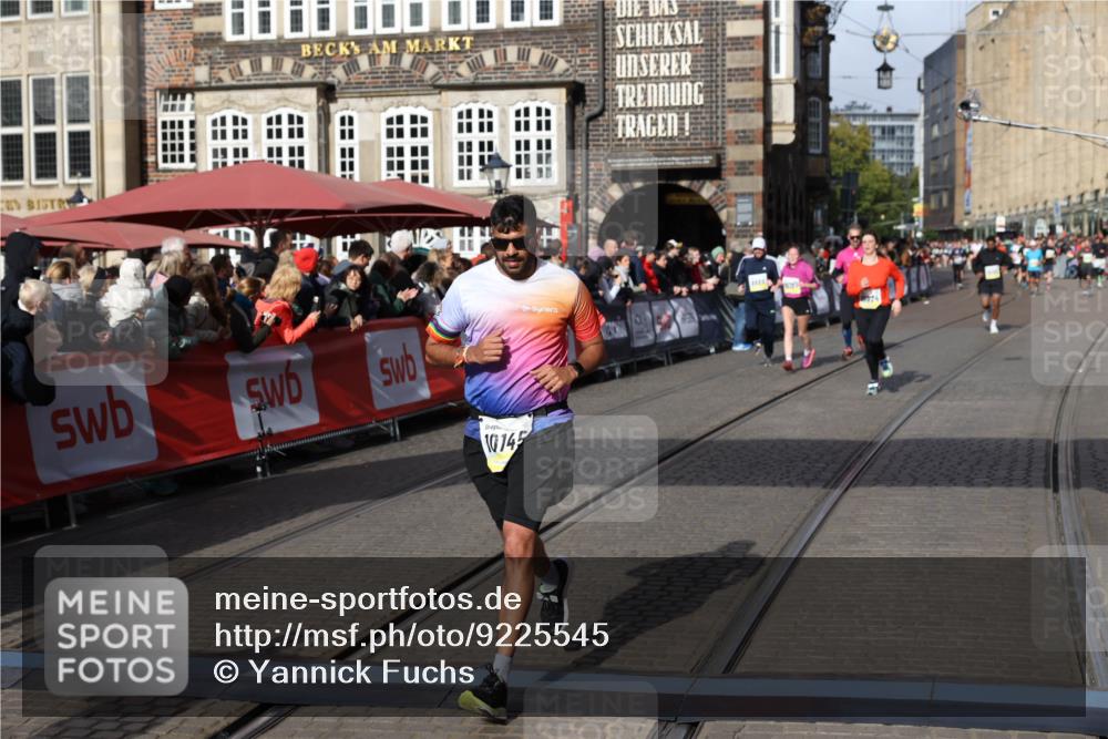 05.10.2025 - 20. swb-Marathon Bremen Yannick Fuchs http://msf.ph/oto/9225545 05.10.2025 10:56:57 Ziel 9188, 9266, 9669, 10059, 10145, 10845, 10924, 11274, 11426, 11675, 11734 meine-sportfotos.de