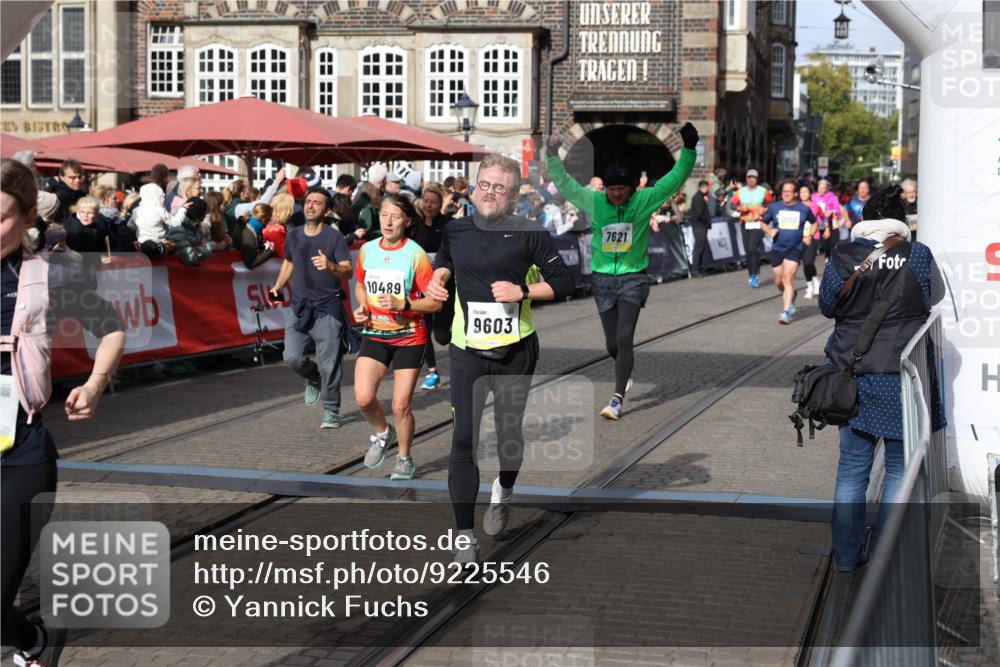 05.10.2025 - 20. swb-Marathon Bremen Yannick Fuchs http://msf.ph/oto/9225546 05.10.2025 11:00:14 Ziel 7621, 9005, 9381, 9603, 9604, 9611, 9666, 10138, 10290, 10291, 10311, 10489, 10572, 11026, 11125, 11266, 11600 meine-sportfotos.de