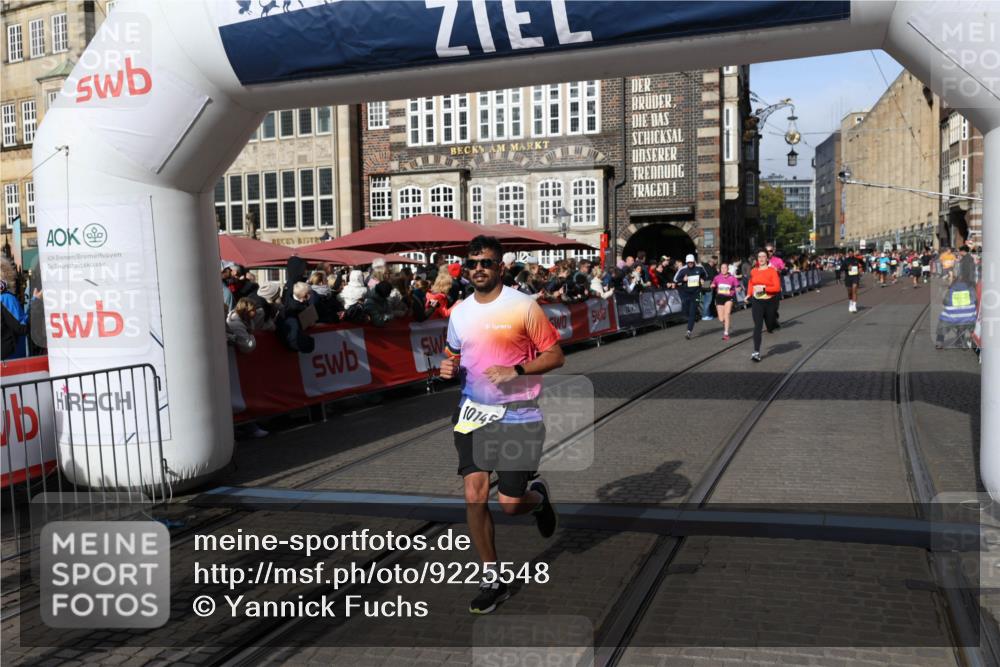 05.10.2025 - 20. swb-Marathon Bremen Yannick Fuchs http://msf.ph/oto/9225548 05.10.2025 10:56:57 Ziel 9188, 9266, 9669, 10059, 10145, 10845, 10924, 11274, 11426, 11675, 11734 meine-sportfotos.de